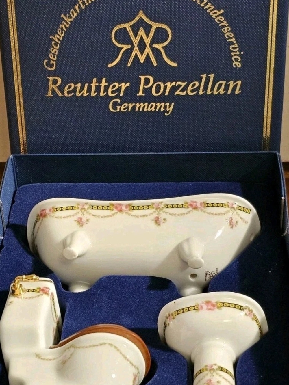 OFFERS 👍RARE REUTTER PORZELLAN1:12 VICTORIA BATHROOM SET WINTERTHUR MUSEUM NIB